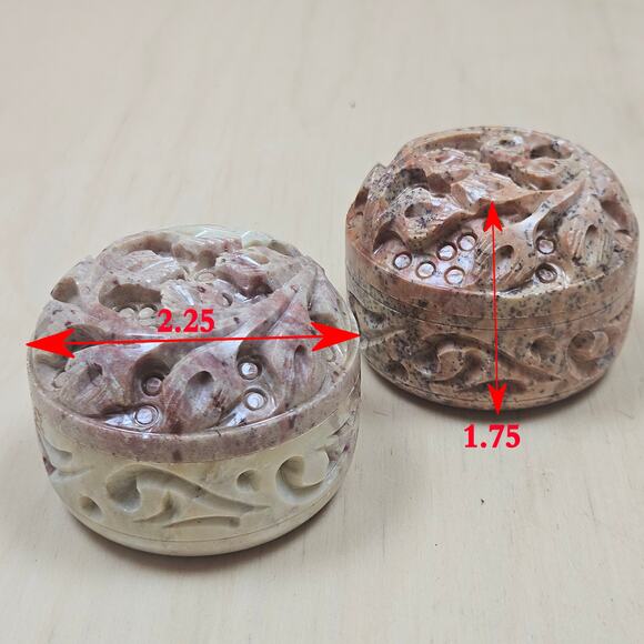 A pair of hand crafted carved sandstone trinket boxes - Picture 7 of 9